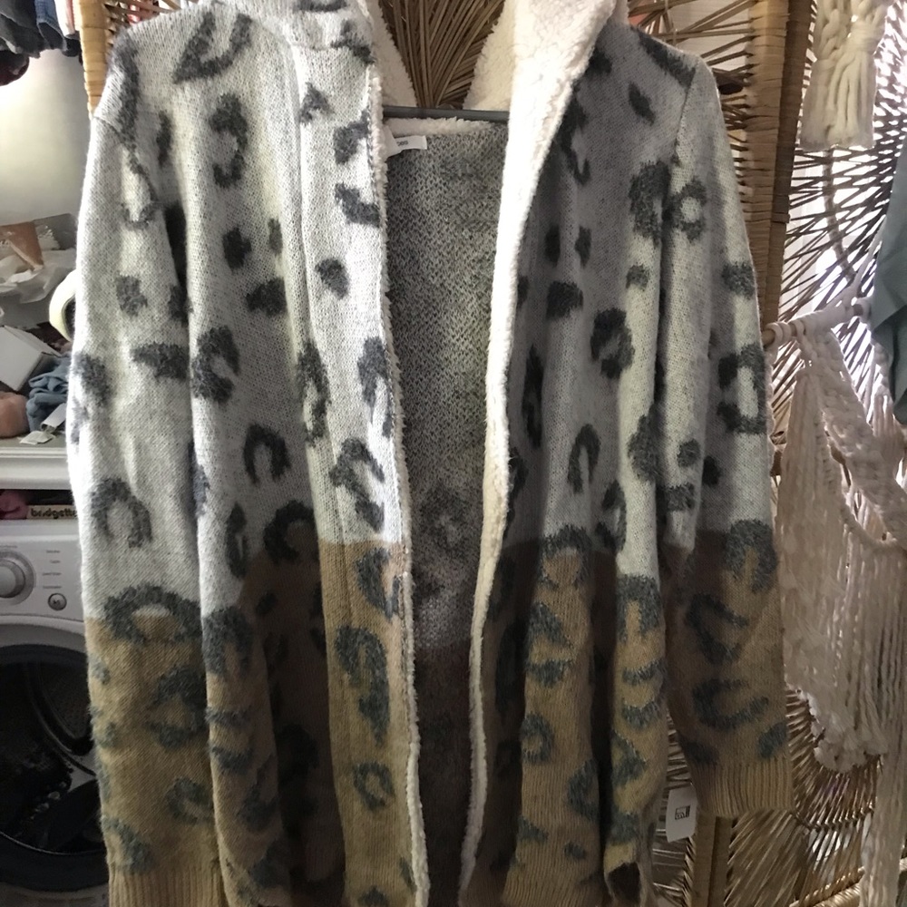 Maurice’s Leopard Cardigan Size L